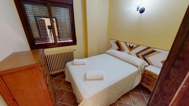 Chumba cha kulala cha ghorofa ya chini.
Malkia 1