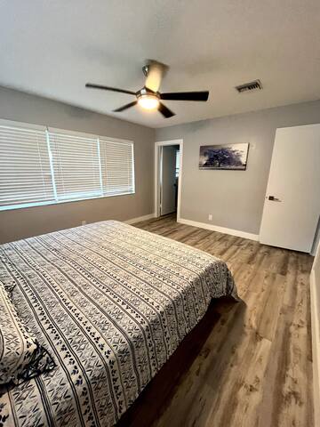 Walk to Beach House No Hidden Fees! gallery image 3