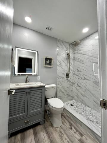 Walk to Beach House No Hidden Fees! gallery image 4