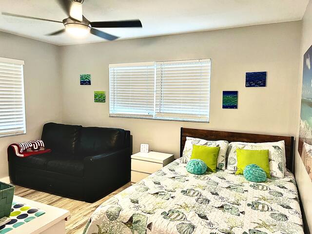 Walk to Beach House No Hidden Fees! gallery image 5