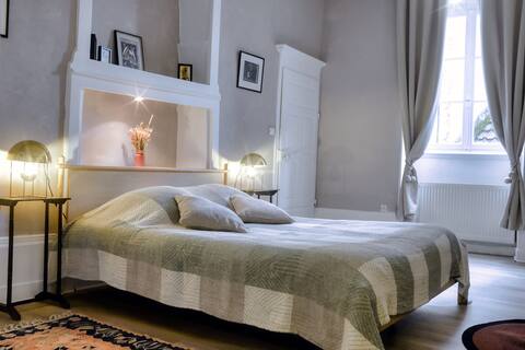 Private Then in Elegant Hotel Particulier