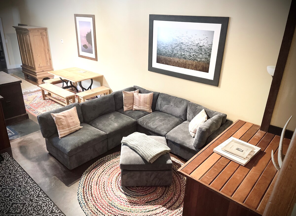 1 of 2 cozy lounge areas