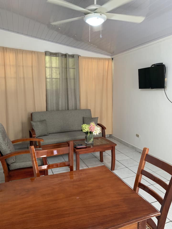 Homeliz, La Pyramide Apartment, Apto. # 4 - Managua