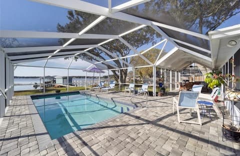 Beautiful Sunsets/Pool/Dock on Lake Weir