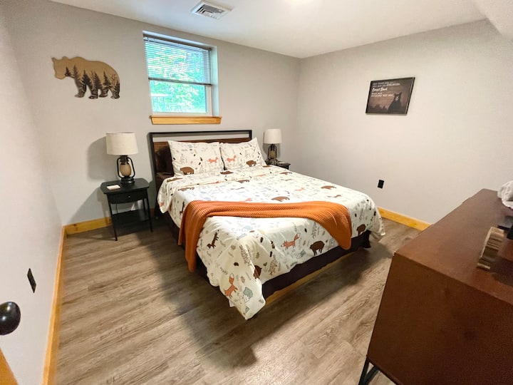 The Bear Bedroom with queen bed