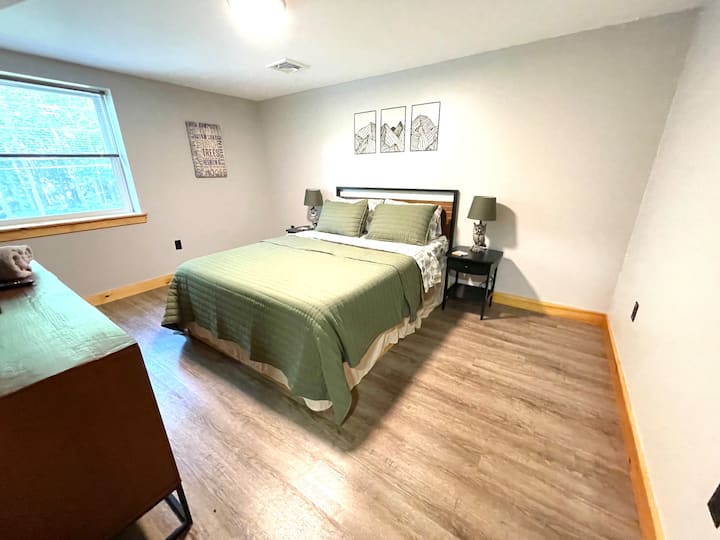 3rd bedroom with queen bed