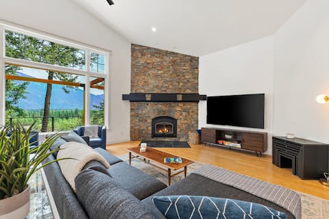 Glacier Escape - Panoramic Mountain & River Views!