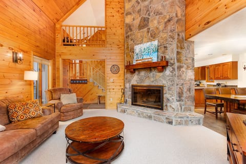 3br Deep Creek Lake Access Chalet - dock, hot tub