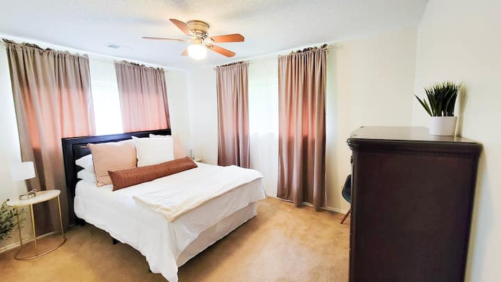 ห้องนอนที่ 4 เตียงควีนไซส์