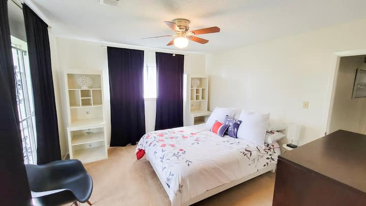 ห้องนอนที่ 3 เตียงควีนไซส์