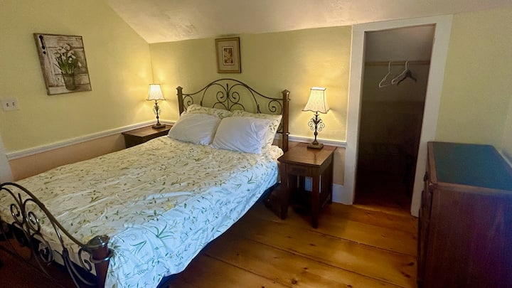 ห้องนอน #4
ห้องทานตะวันเตียง

ควีนไซส์