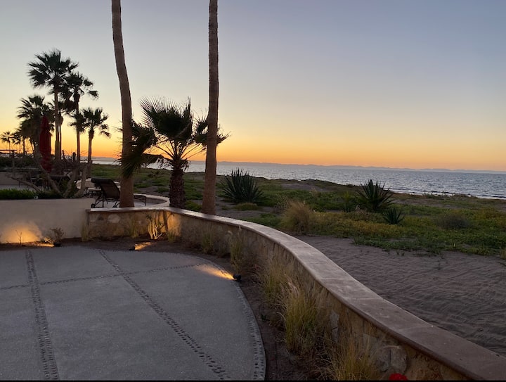 Villa frente a la playa vistas al mar y del atardecer Casas en renta