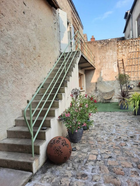 charming house with outdoor area in the hypercenter