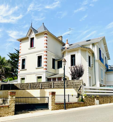 Villa "Beau Soleil" 100 m from the beaches