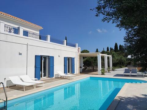 Villa Laura - Serene Escape with a Private Pool