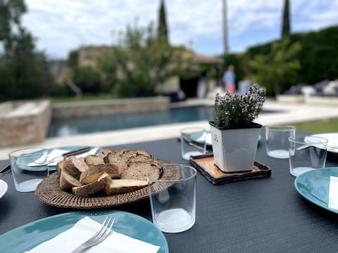 villa pool between aix-en-P/Cassis and Marseille