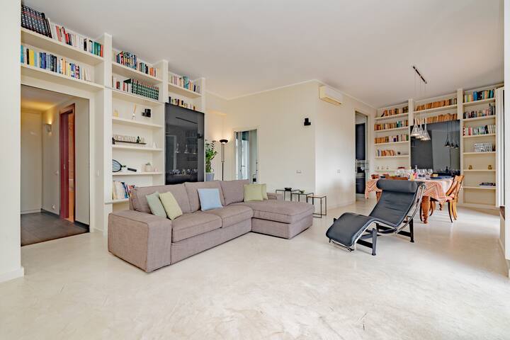 Penthouse con Terrazzo nel Cuore di Milano – Duomo gallery image 3