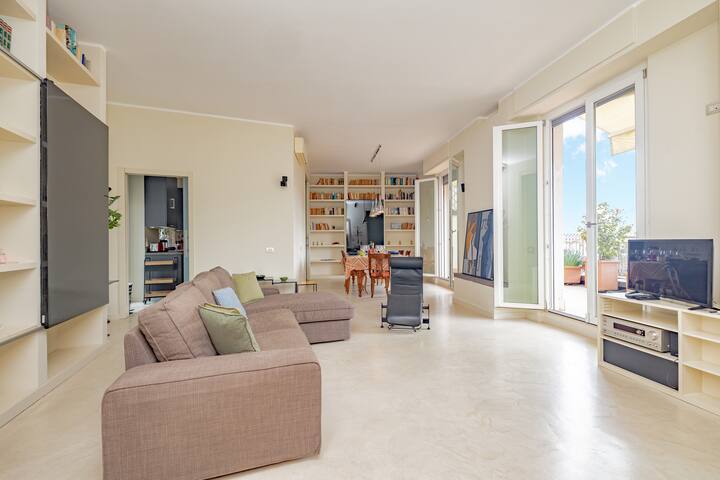 Penthouse con Terrazzo nel Cuore di Milano – Duomo gallery image 2