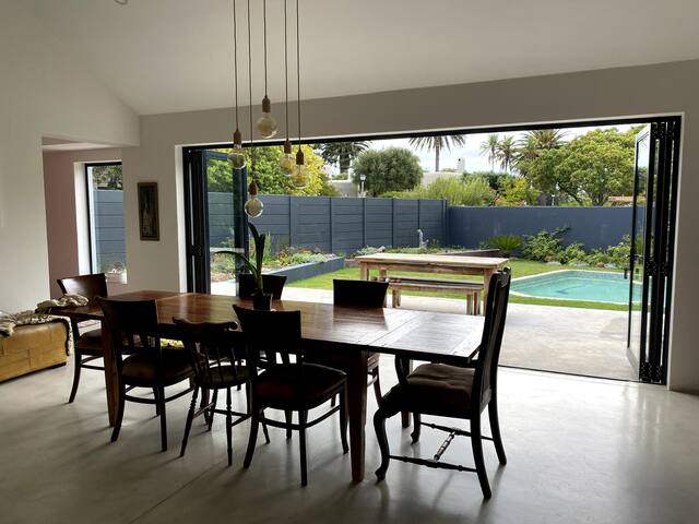 Lovely lower Constantia home – short-term rental gallery image 4