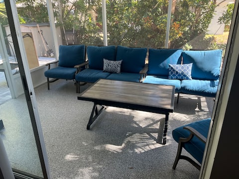 Top Airbnb: Venice Island Beach Bungalow One in Venice
