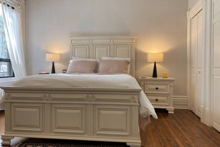 Entire 4BR heritage home: elegance meets history gallery image 3