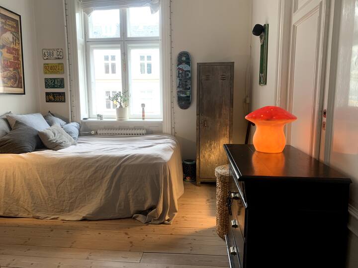 2号卧室配备标准双人床 