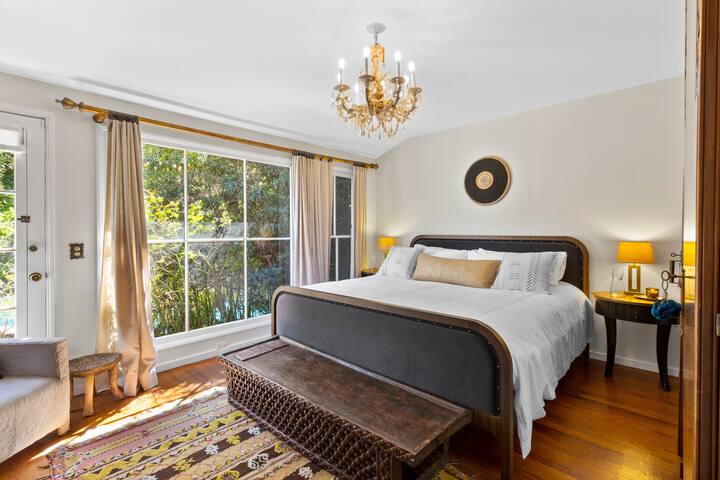 Charming Beverly Hills Oasis gallery image 4