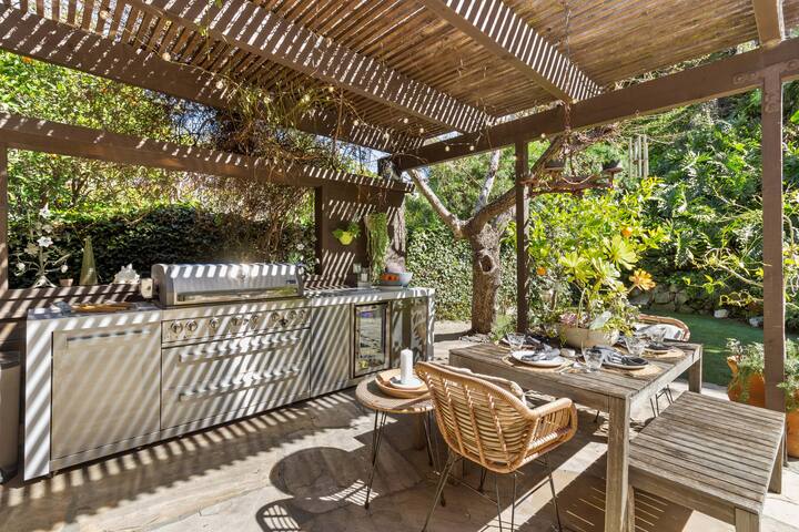 Charming Beverly Hills Oasis gallery image 3