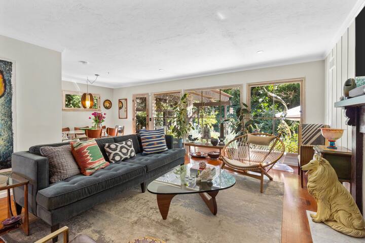 Charming Beverly Hills Oasis gallery image 2