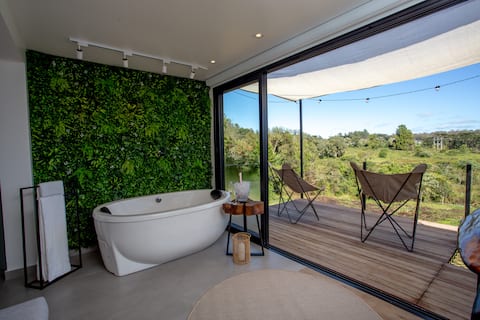 Top Airbnb: Sophisticated container house in the midst of nature! in Farroupilha