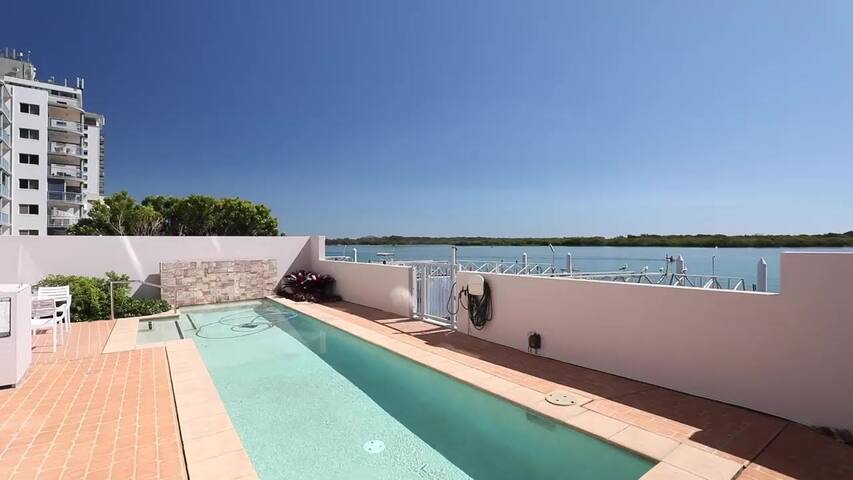 Waterfront Luxury Apartments gallery image 3