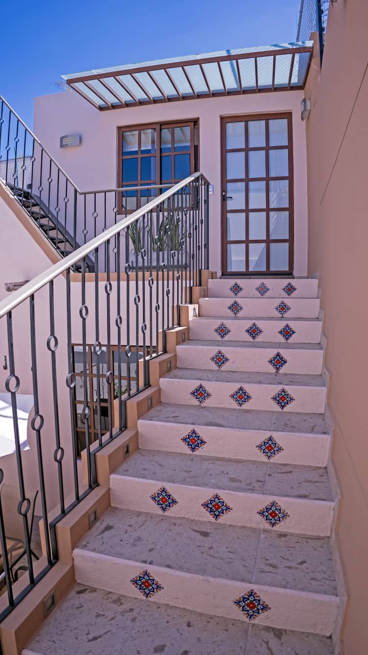 Escaliers extérieurs donnant accès à la chambre 3