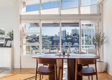 Sun Lit 'Art Loft' in Neutral Bay