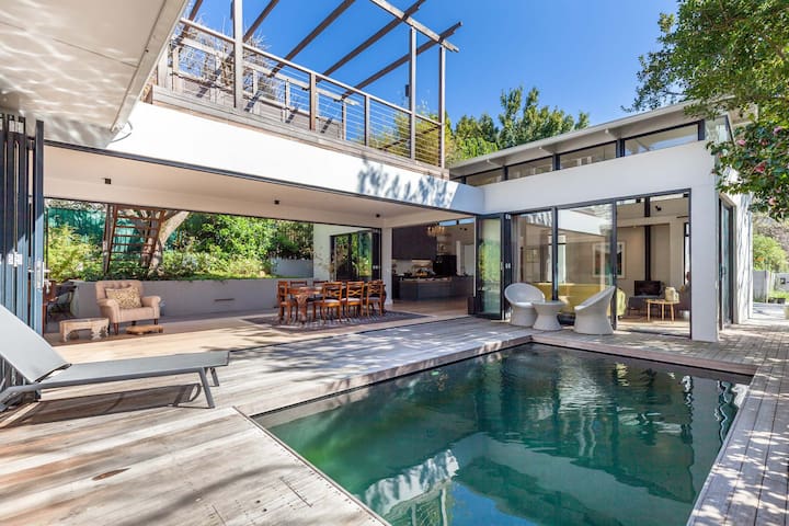 The Hillwood: light, airy, modern tranquility gallery image 2