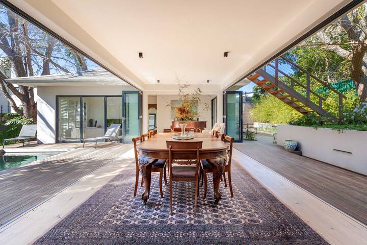 The Hillwood: light, airy, modern tranquility