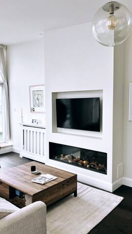 Bright Spacious Penthouse Apt gallery image 3