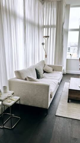 Bright Spacious Penthouse Apt gallery image 2