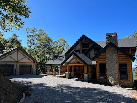 Spectacular mountain lodge w/lake, mountain views