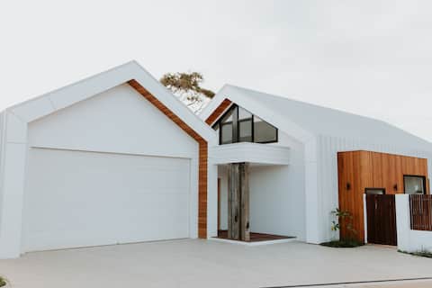 Brand new, Luxury Beachside Home