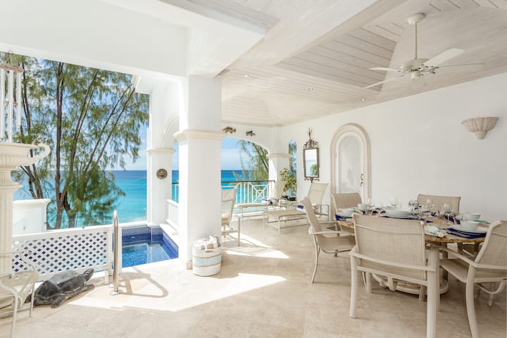Hallidays @ Old Trees Beachfront Luxury Family Fun