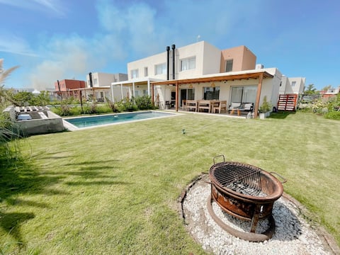 Casa con pileta en Benavidez