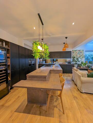 Stylish, spacious 3 ensuite beds gallery image 2