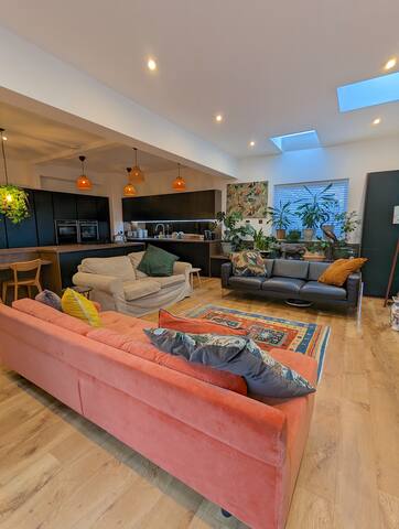 Stylish, spacious 3 ensuite beds gallery image 4