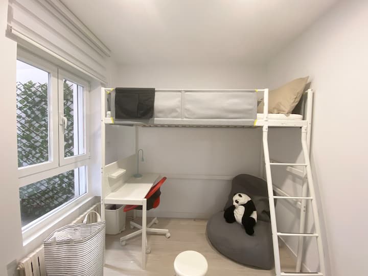 Chumba kimoja cha kulala 2 na eneo la kujifunza na kucheza