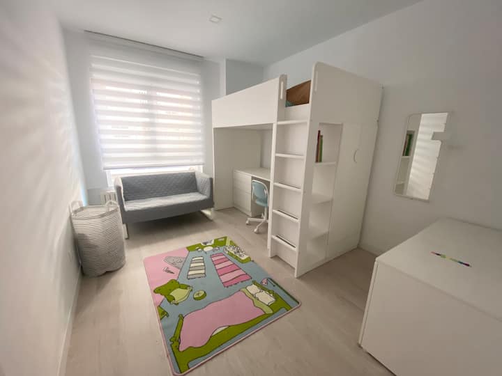 Chumba kimoja cha kulala 1 na eneo la kujifunza na kucheza