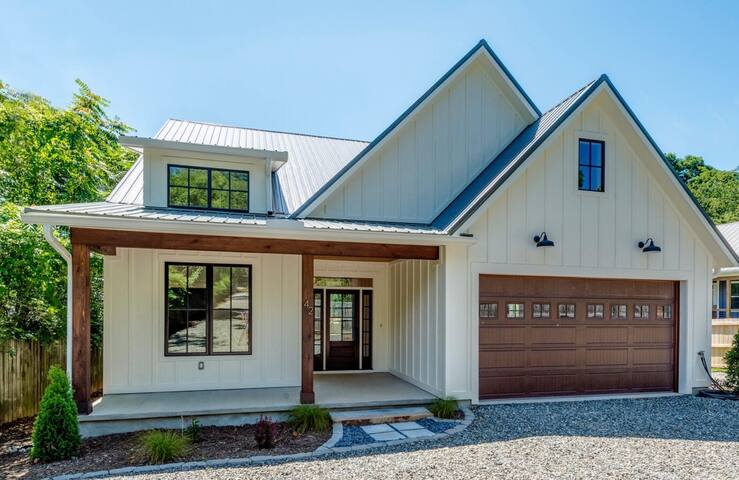 LUX Walk to AVLs TOP restaurants