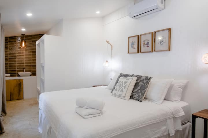 חדר 7 - מיטת קינג סייז צמודה, עם היכולת להיות מופרדים לשתי מיטות יחיד, מושלם לנופש