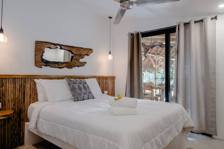 חדר 2 - מלכה עם נוף לים