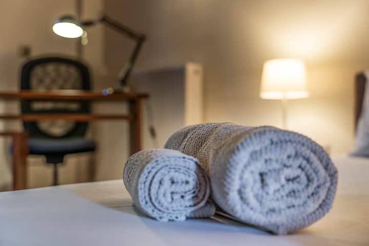 Легло тип Кинг (детайл) и работна станция