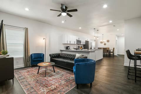 Escape to a Modern Retreat: The Green House